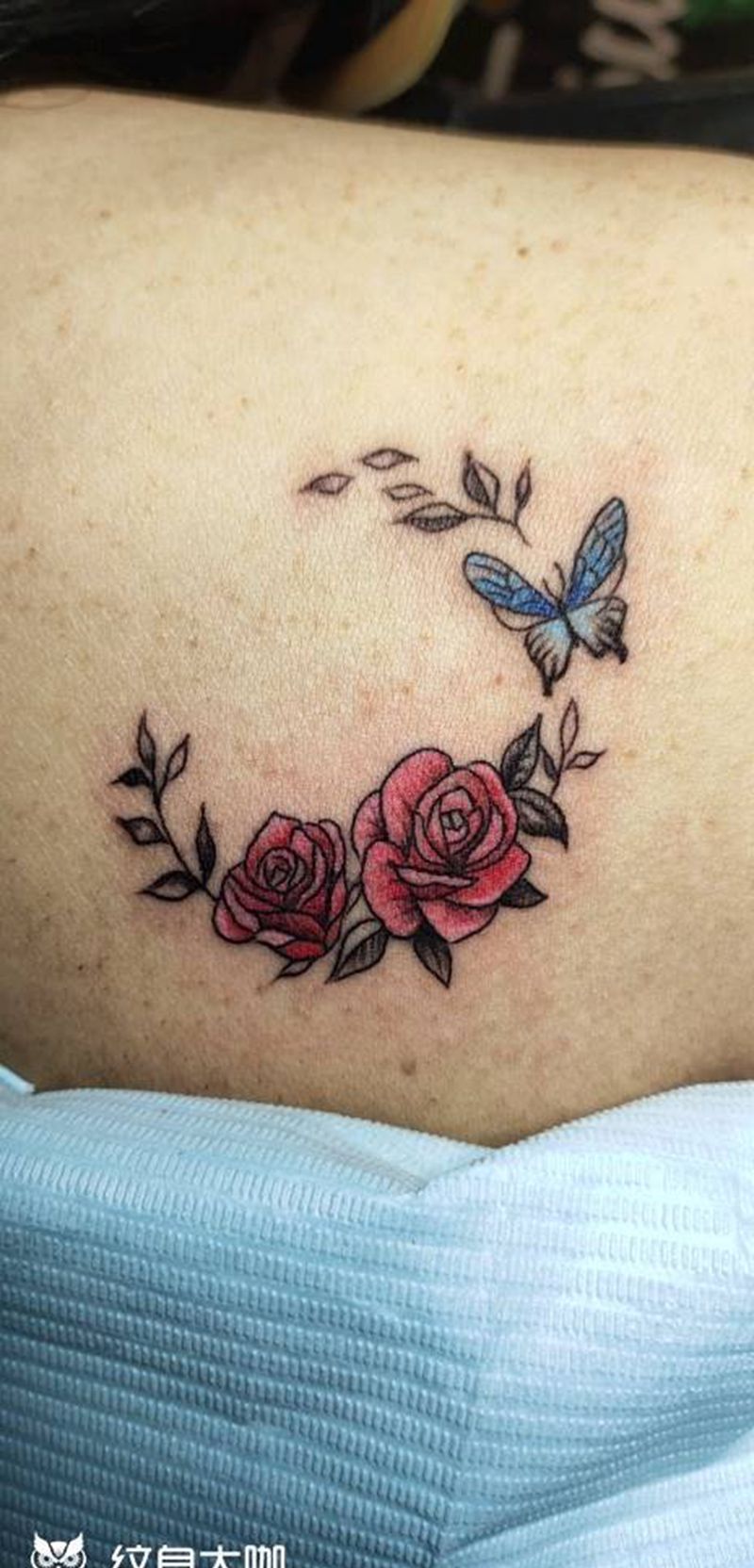 小清新纹身图片_背部水彩纹身图案