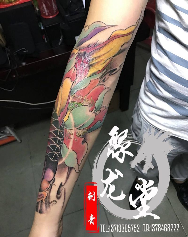 红烧鲤鱼纹身图片_成品手臂传统纹身图案