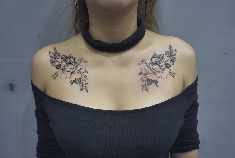 素华纹身图片_胸部点刺纹身图案