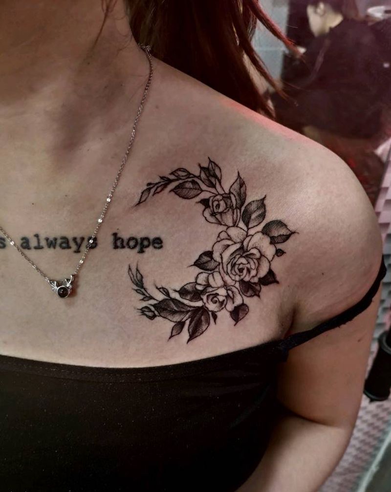 月亮花纹身图片_胸部点刺素花纹身图案