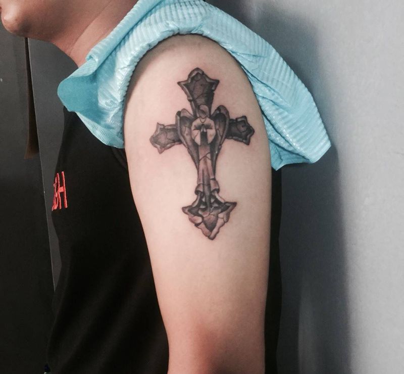十字架纹身图片_成品手臂写实原创纹身图案