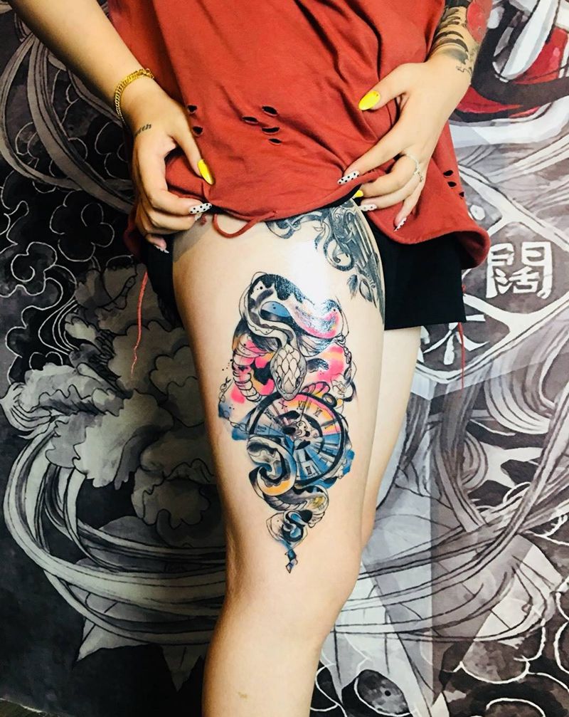 蛇与钟表纹身图片