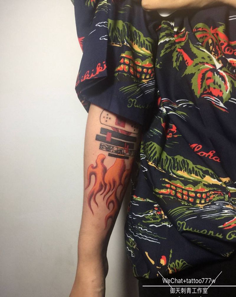 心火，客人自己设计的搞。纹身图片_手稿插画手臂欧美原创静物纹身图案