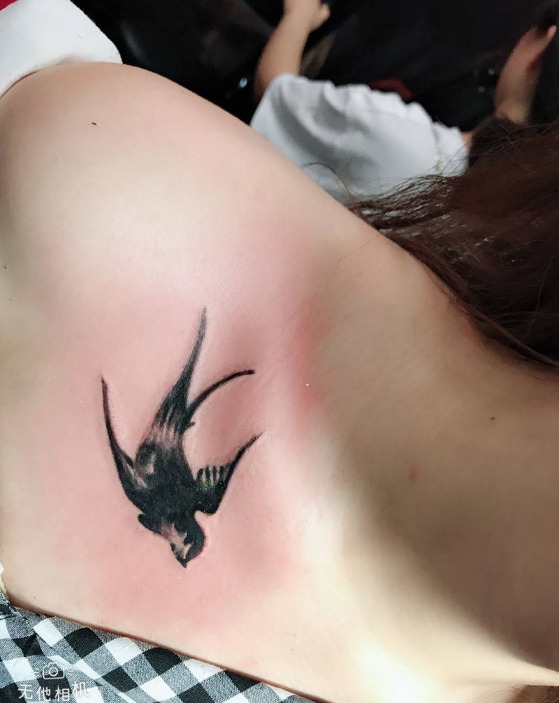 小燕子纹身图片