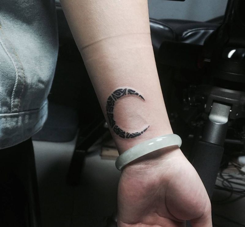 图腾纹身图片_成品手臂清新图腾几何纹身图案