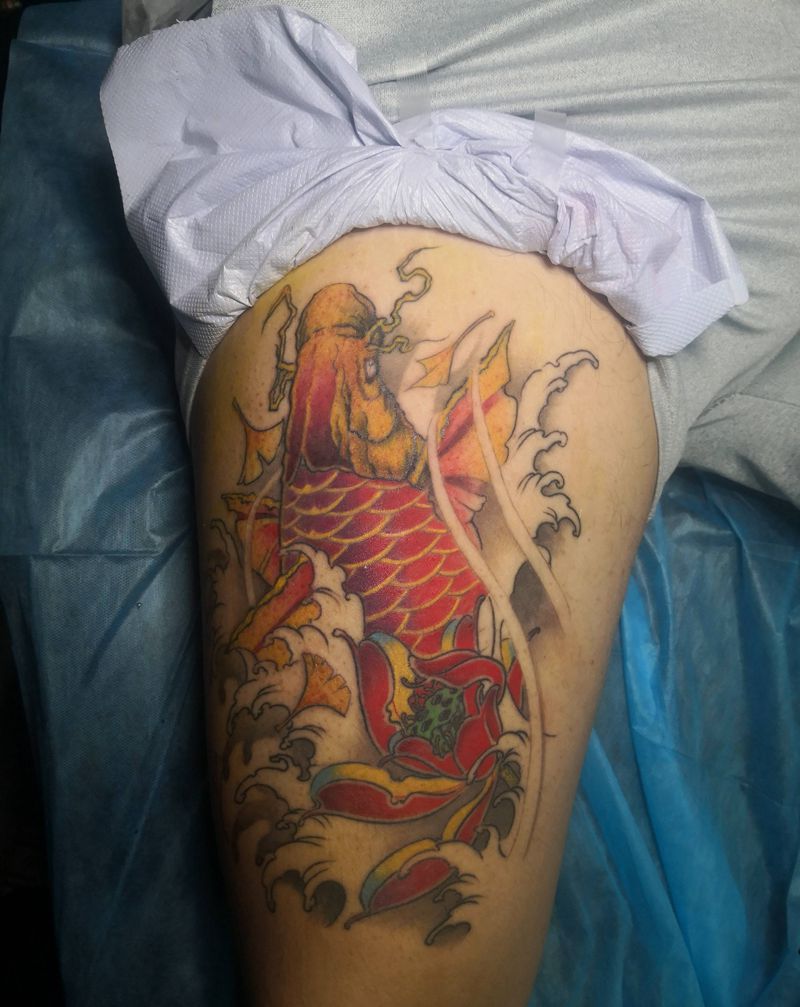 鲤鱼纹身图片_腿部新传统纹身图案