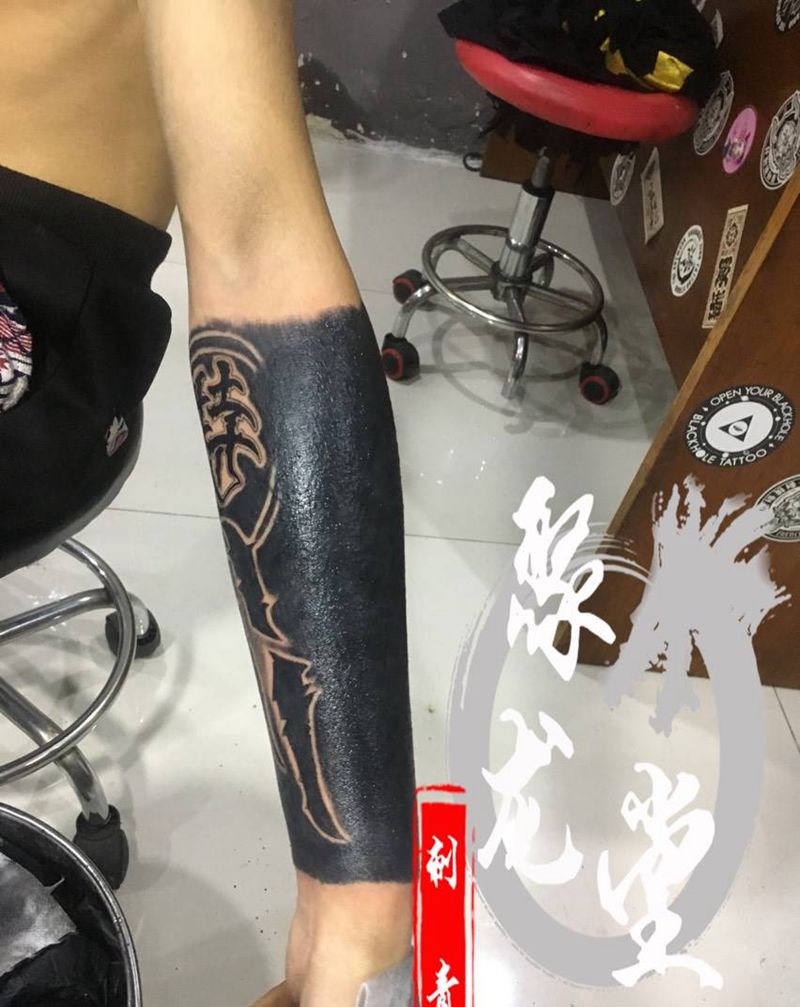 黑壁遮盖未完纹身图片_手臂纹身图案