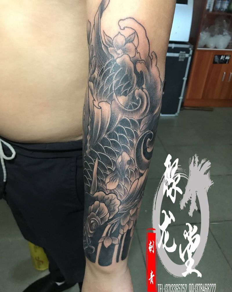 非洲大鲤鱼纹身图片