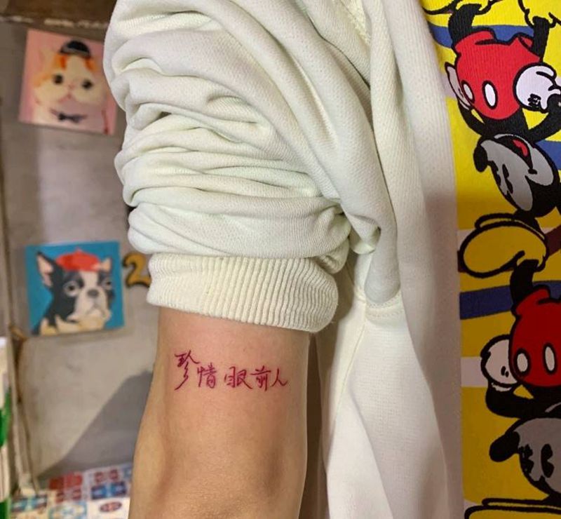 汉字纹身图片_手部字纹身图案