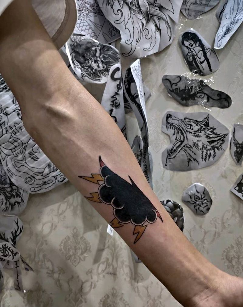 遮盖纹身图片_手臂Old School云纹身图案