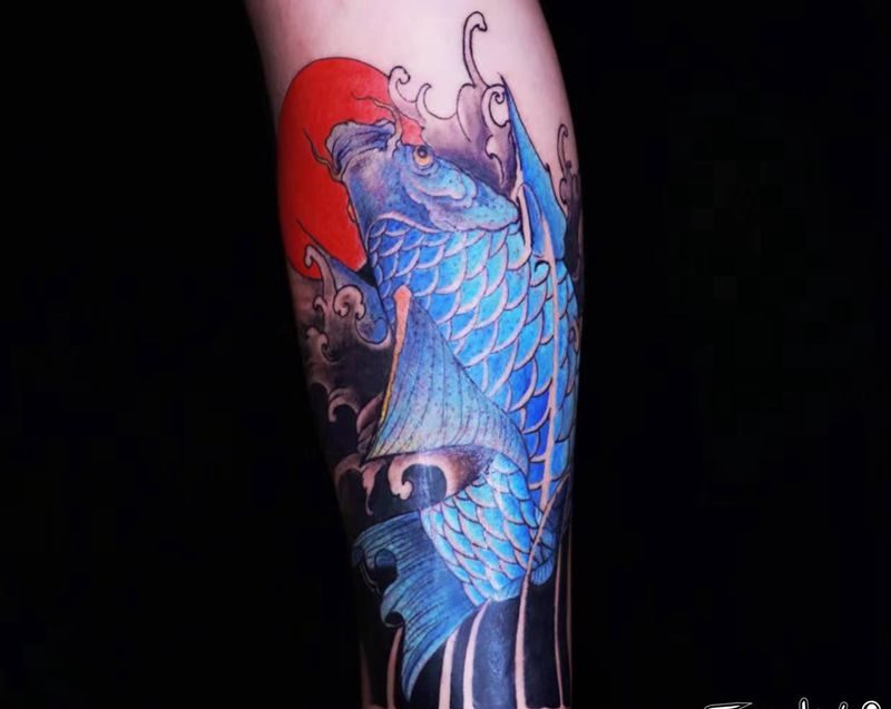 传统鲤鱼纹身图片_腿部纹身图案