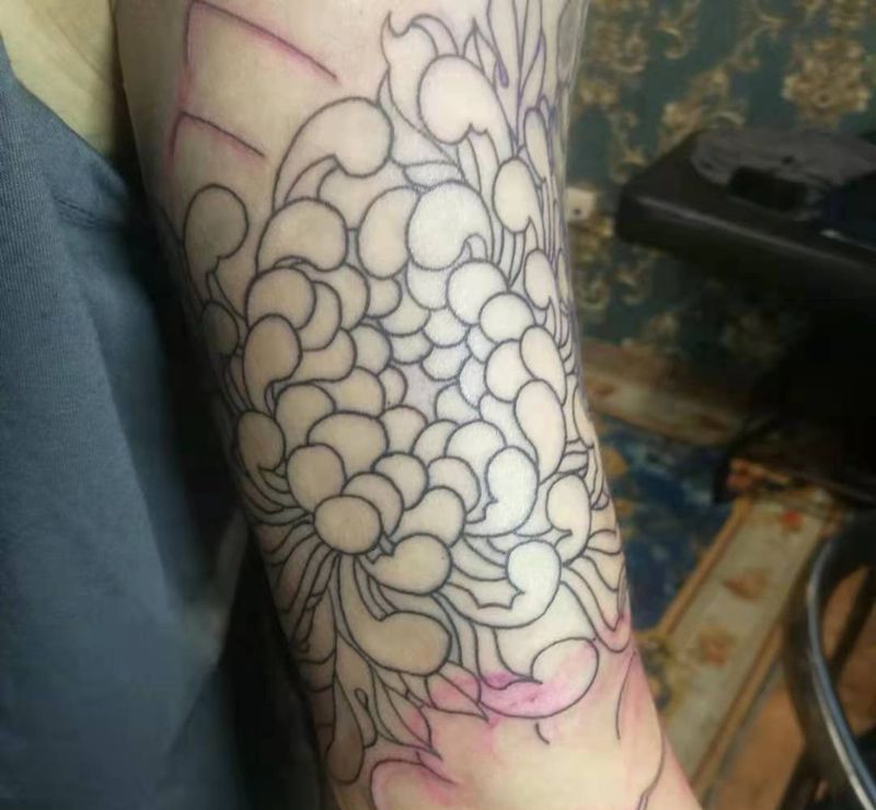 菊花纹身图片_手臂老传统纹身图案