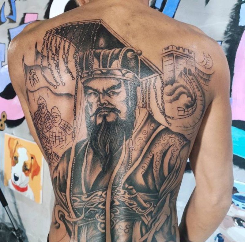 秦始皇纹身图片_背部新传统人物纹身图案