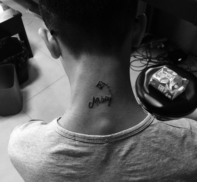 英文纹身图片_成品肩部清新原创纹身图案