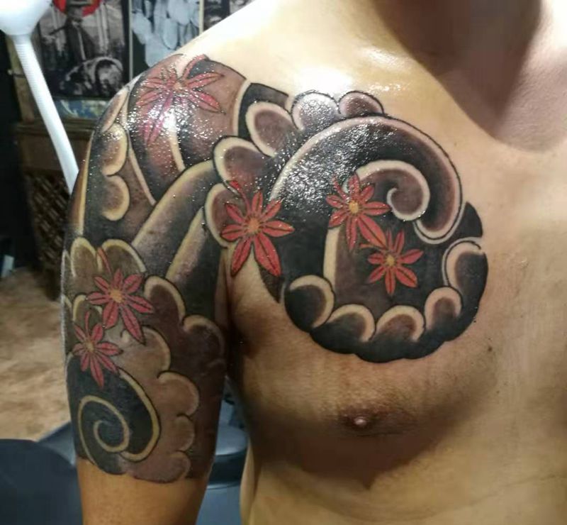 老传统半甲纹身图片_胸部手臂老传统纹身图案