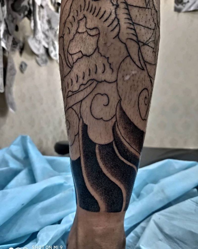 圆针雾面纹身图片_腿部点刺板雾纹身图案