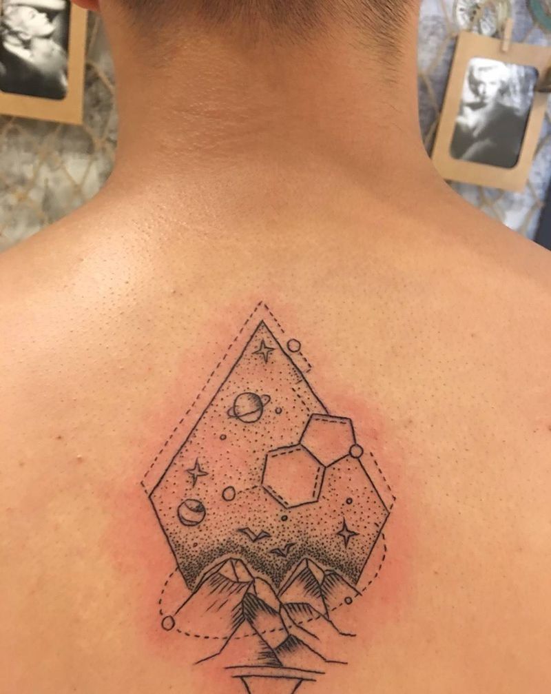 几何点刺纹身图片
