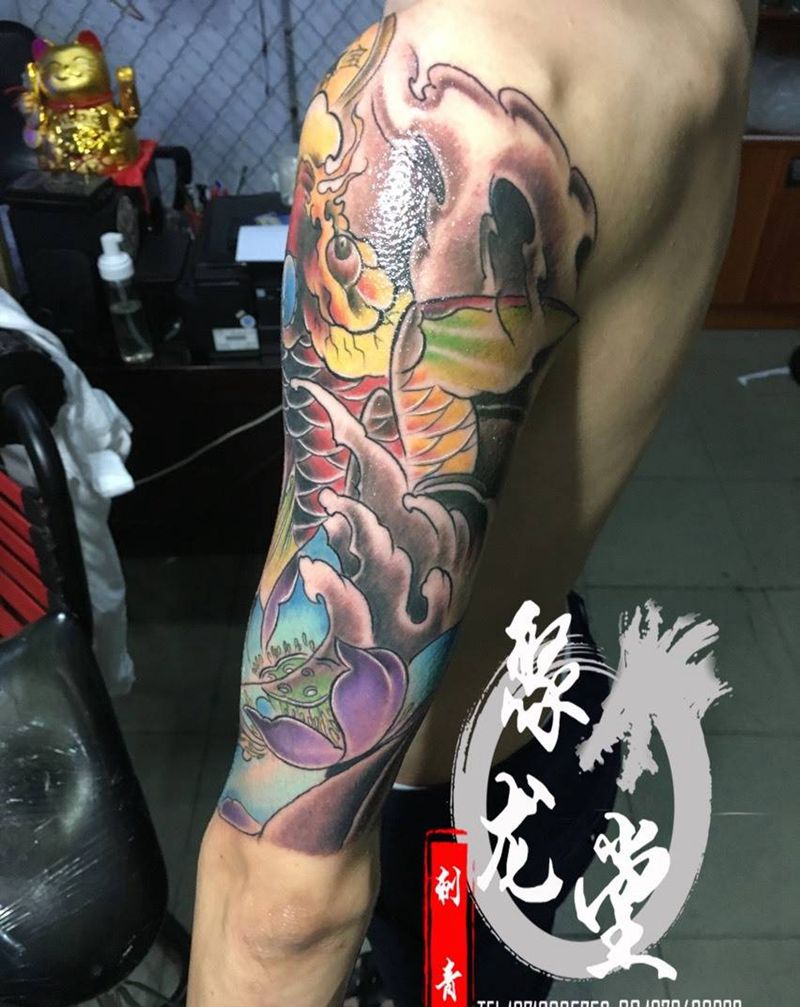 新传统鲤鱼纹身图片_成品手臂传统纹身图案
