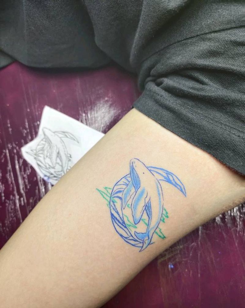 鲸纹身图片_手臂水彩纹身图案