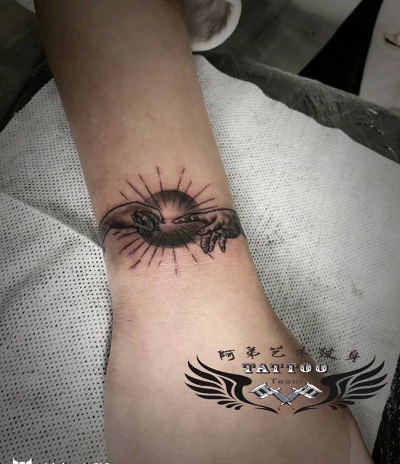 离别之手纹身图片_手部欧美写实纹身图案