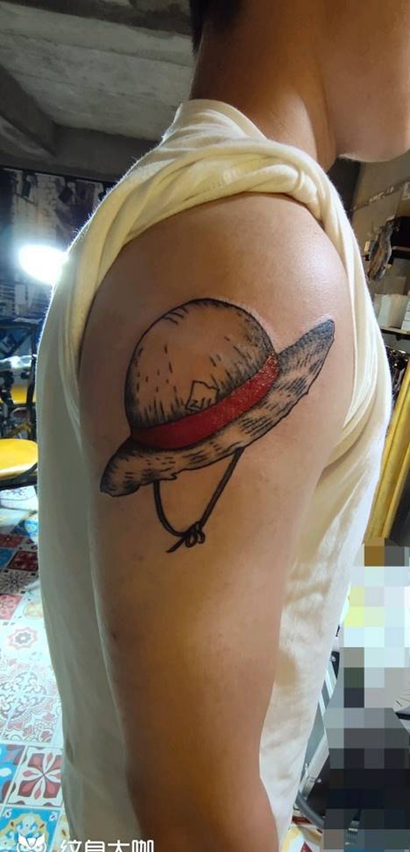 草帽纹身图片_手部水彩纹身图案