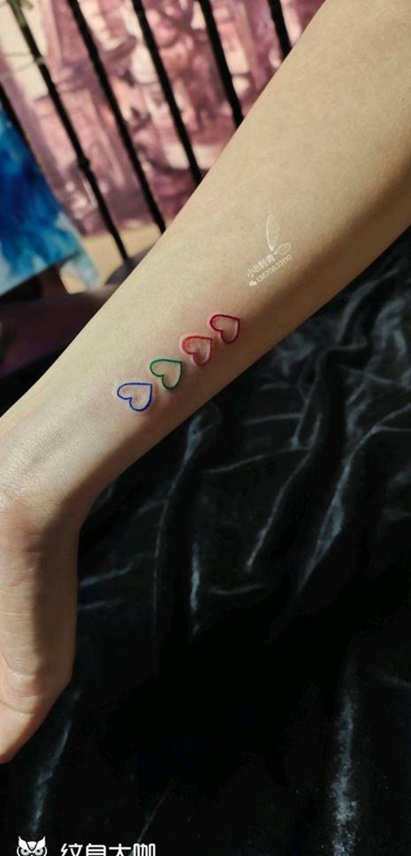 心纹身图片_手部水彩纹身图案