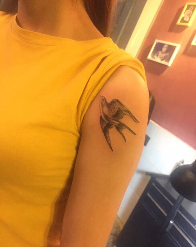 小燕子纹身图片