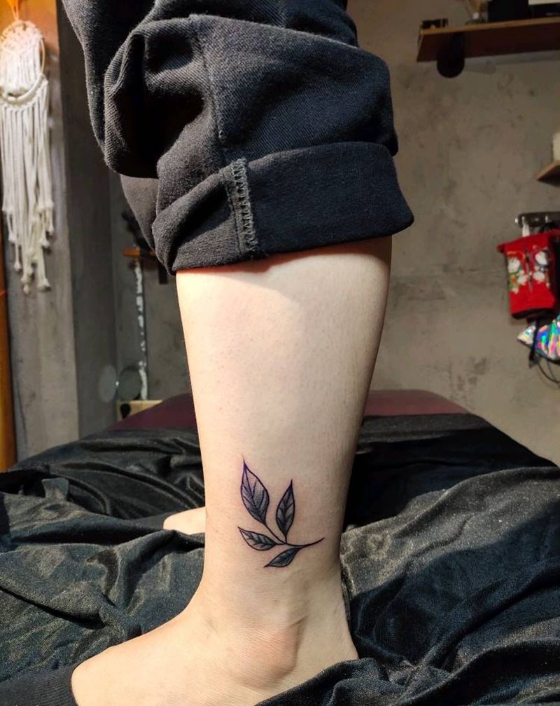 小清新纹身图片_腿部叶子纹身图案