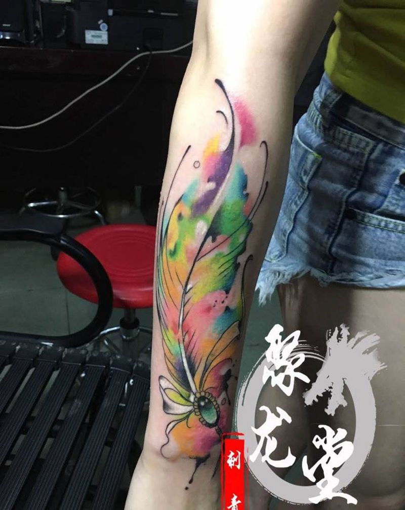 水彩羽毛纹身图片_成品手臂欧美纹身图案