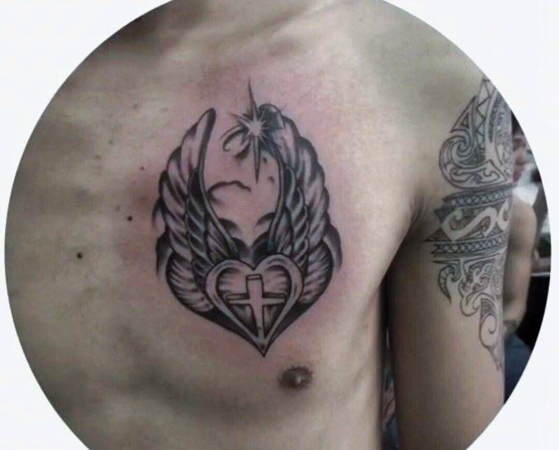 天使的翅膀纹身图片_胸部Old School纹身图案