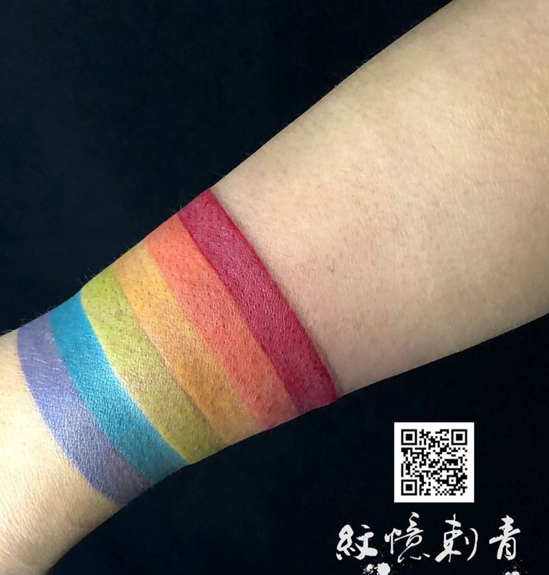 彩虹条子纹身图片