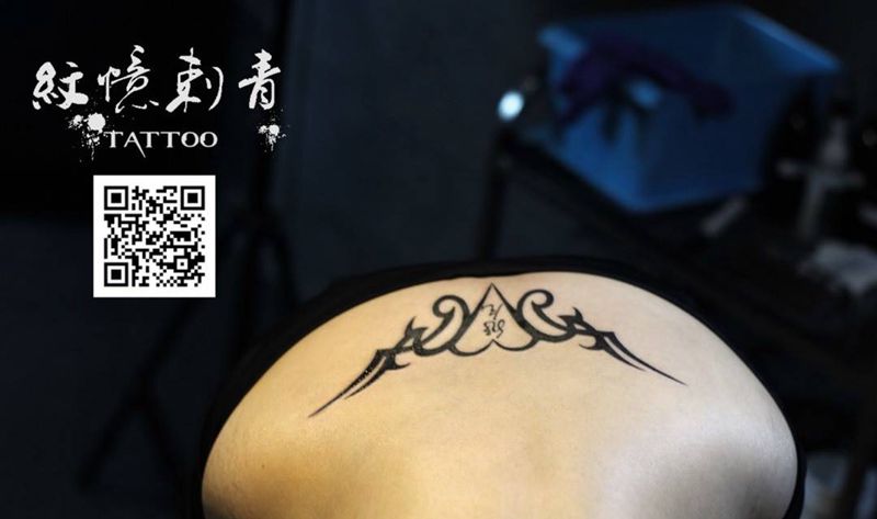 图腾腰花纹身图片