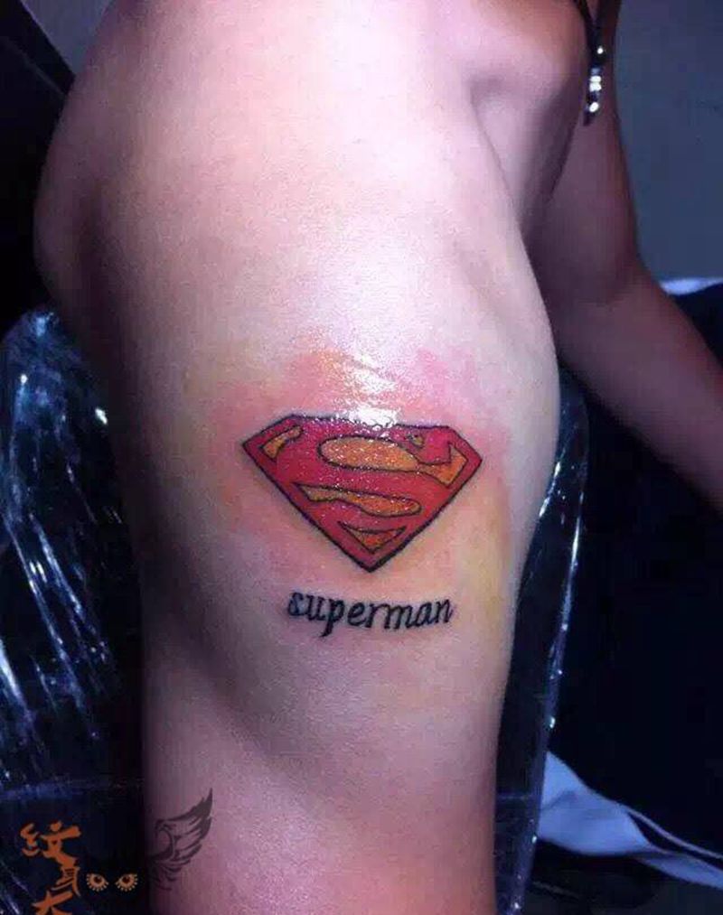 内裤外穿的人！纹身图片