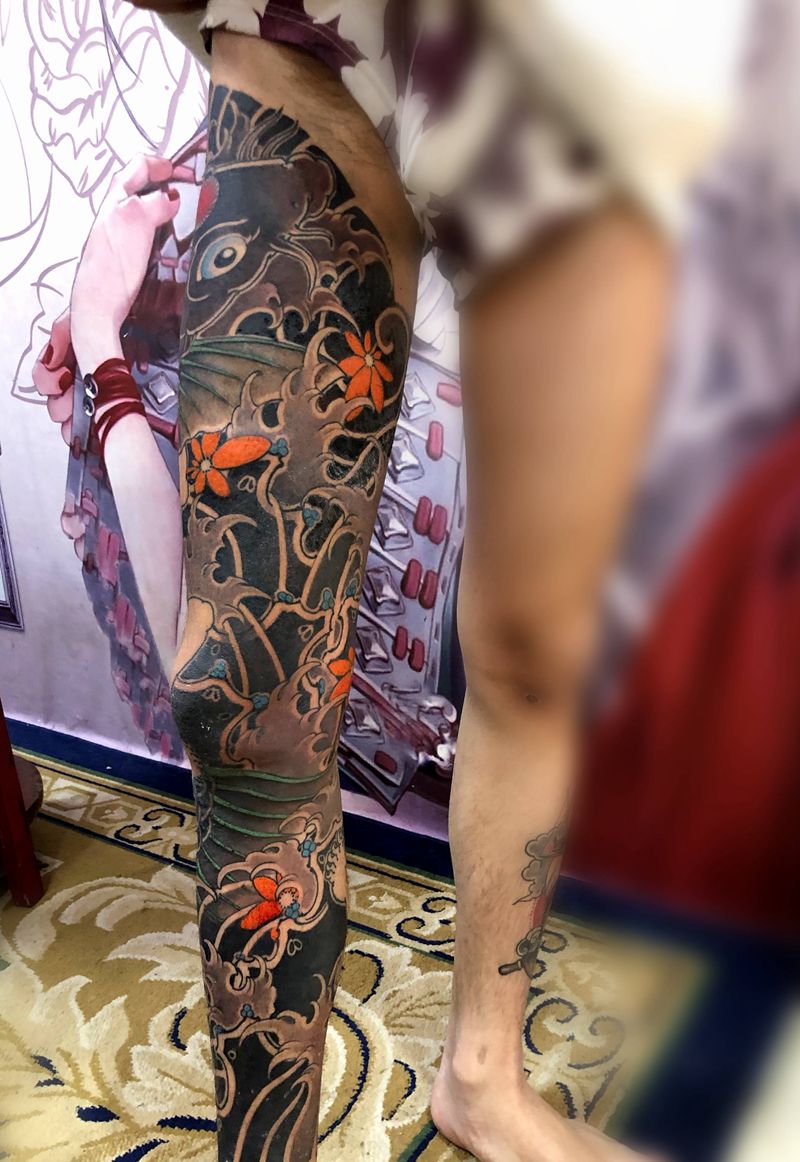 老传统花腿纹身图片_腿部老传统纹身图案