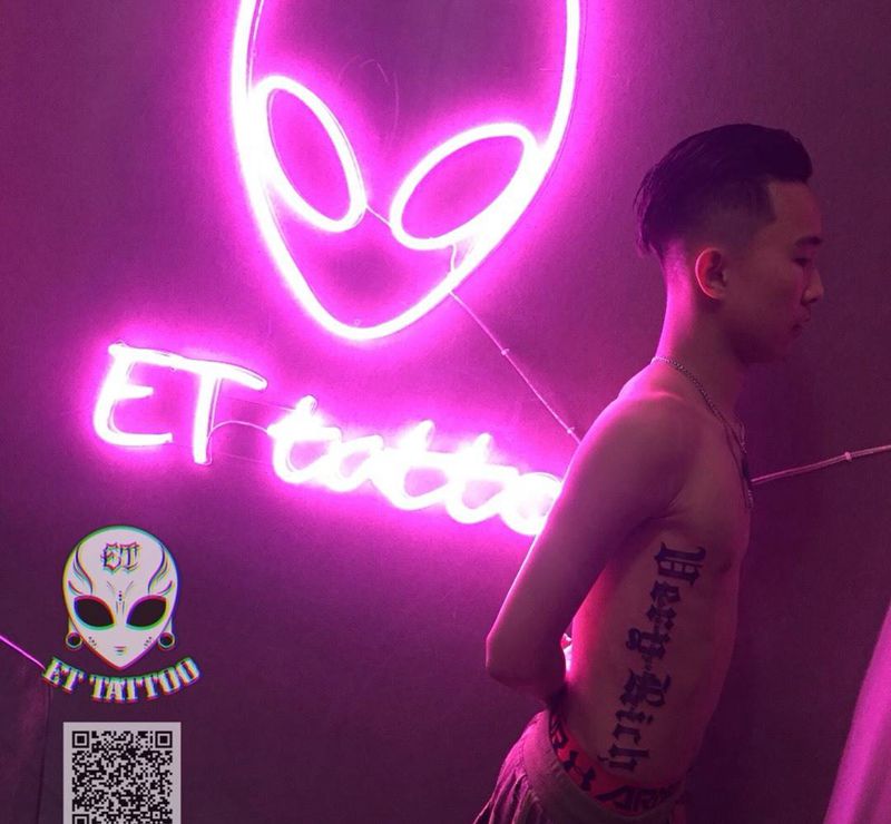 哥特融合旧英文纹身图片