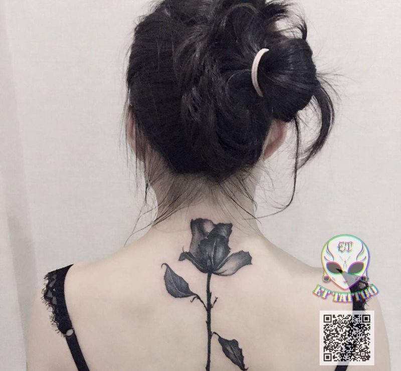玫瑰遮盖条形码纹身图片