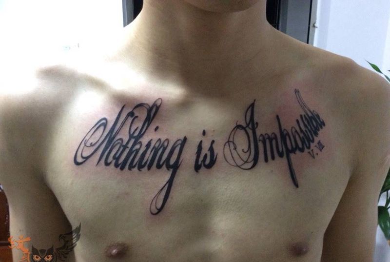 英文花胸纹身图片