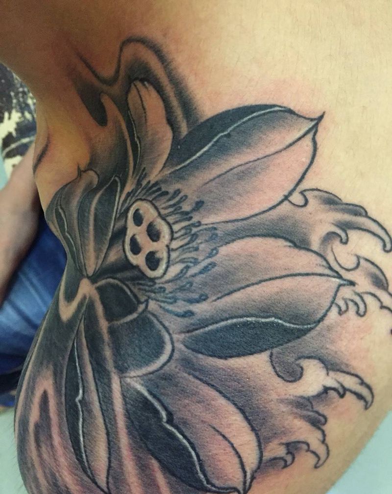 纹忆刺青出品，荷花纹身图片