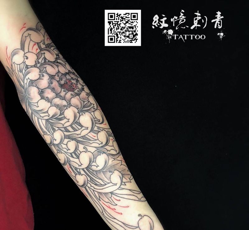 菊花未完纹身图片