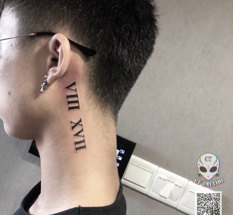 耳后罗马纹身图片