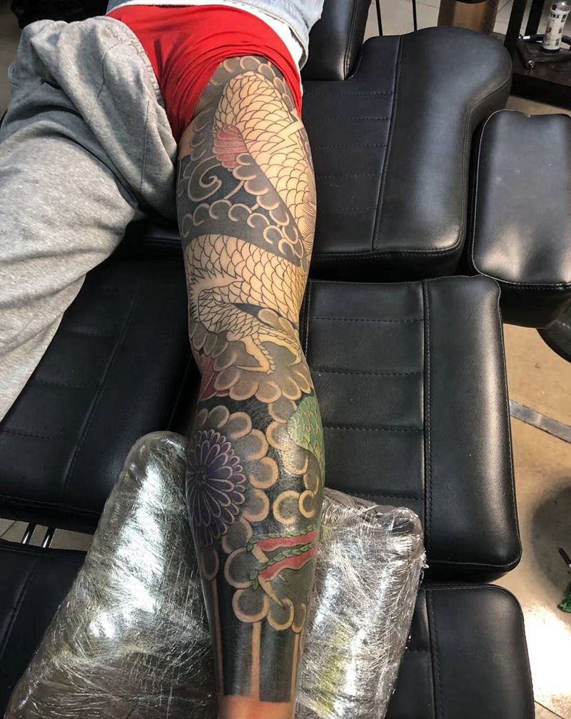 花腿龙.纹身图片_腿部老传统龙，花，纹身图案