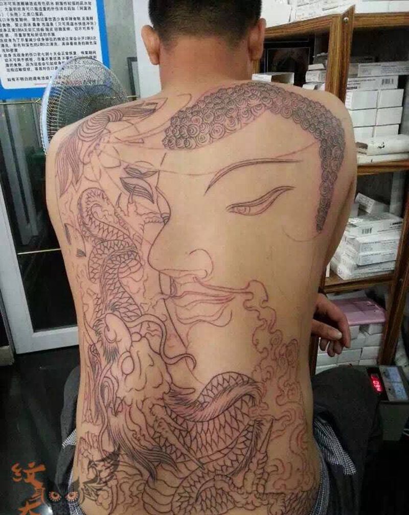 满背佛头（待上色）纹身图片