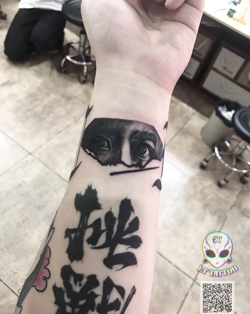 素描眼睛纹身图片
