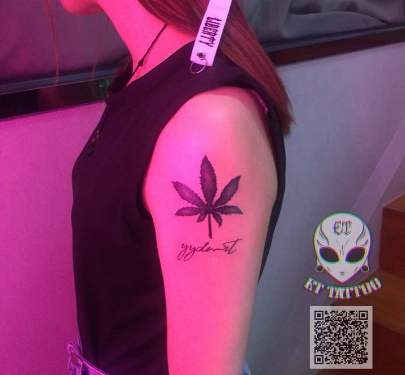 情侣麻叶纹身图片