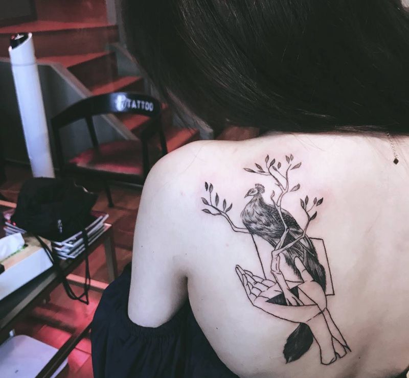 几何孔雀纹身图片