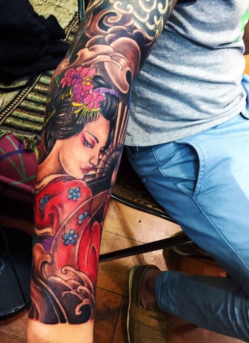 艺妓接花臂纹身图片