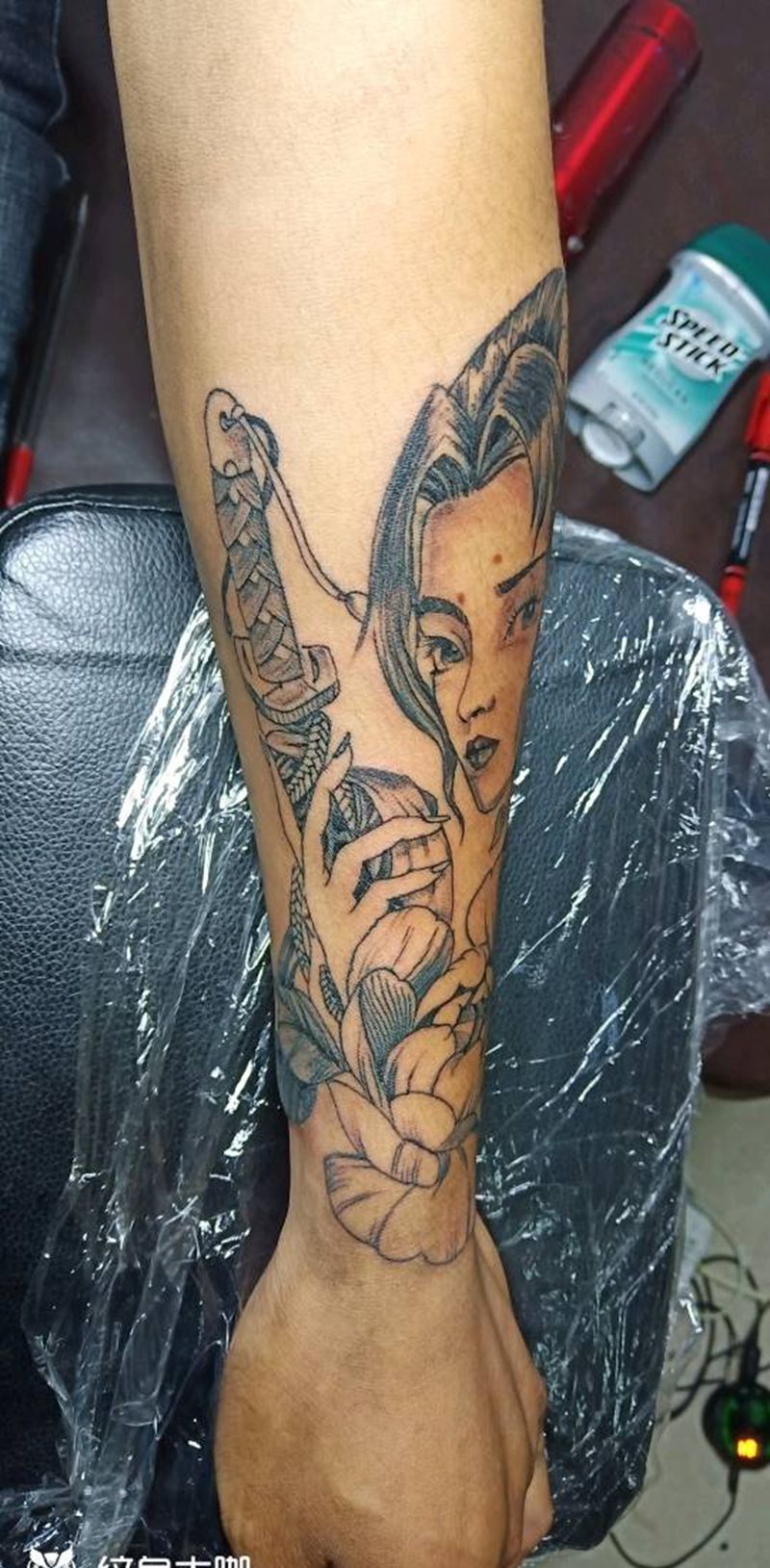 传统艺伎纹身图片_手部新传统纹身图案