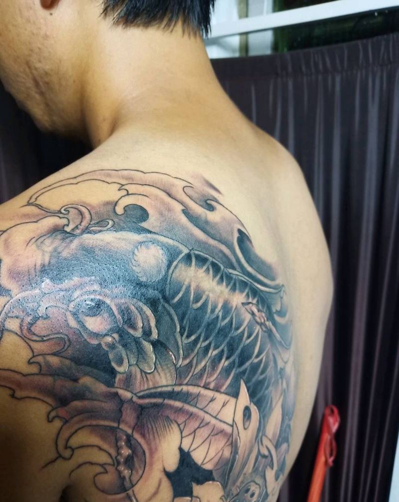 遮盖鱼纹身图片_肩部新传统纹身图案