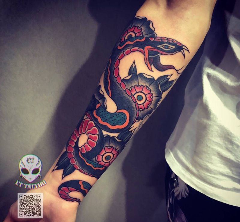 school蛇纹身图片