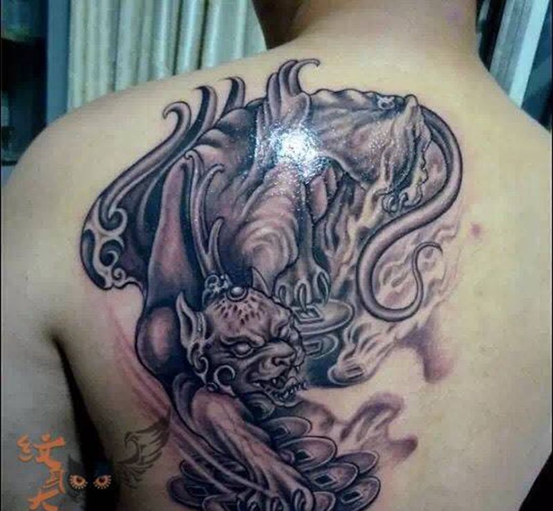 后背貔貅纹身图片